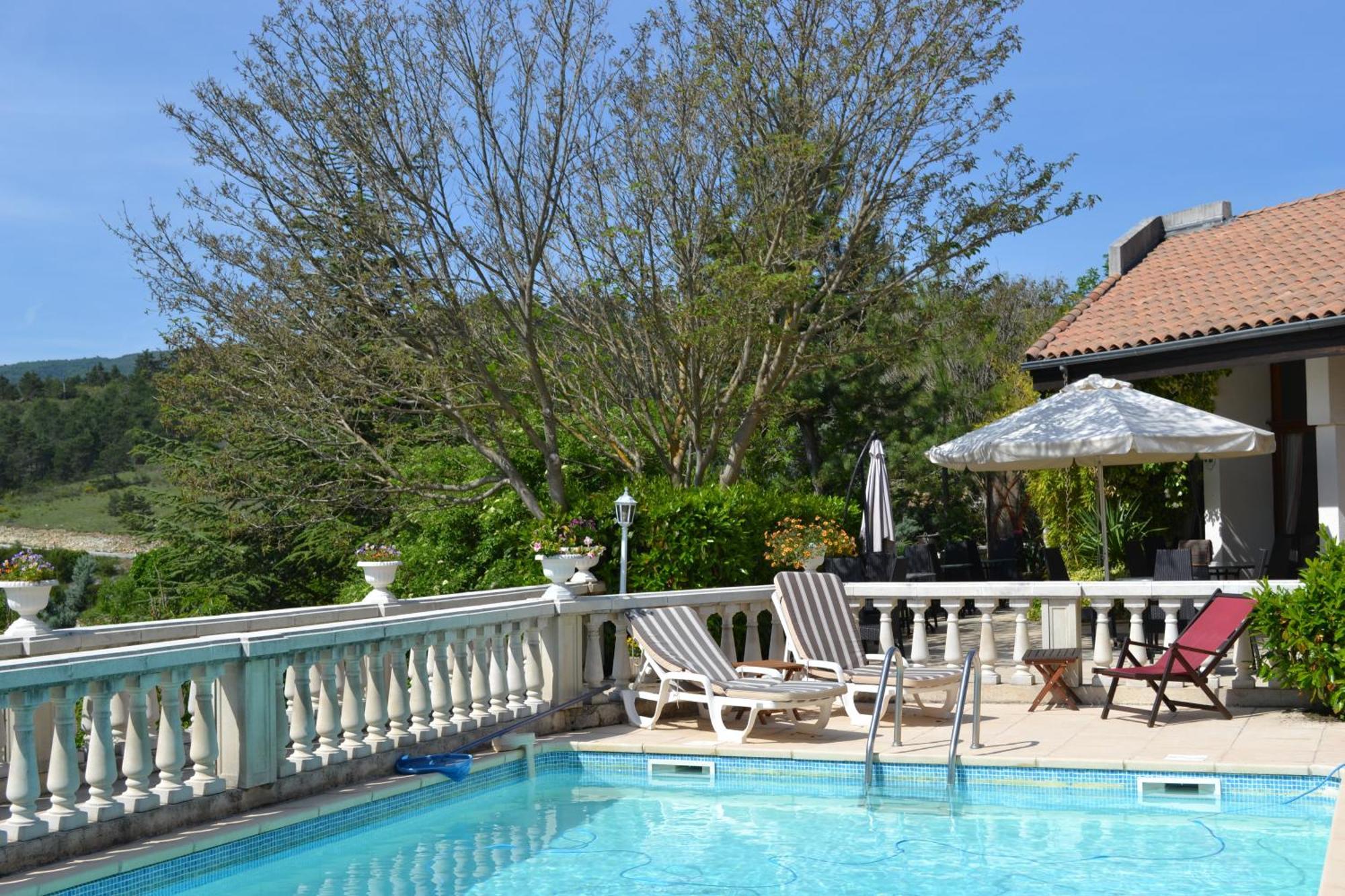 Logis Hotel Le Vieil Amandier Trigance Zewnętrze zdjęcie